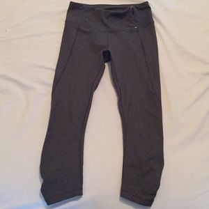 Calia by Carrie Underwood crops with rouching 💕